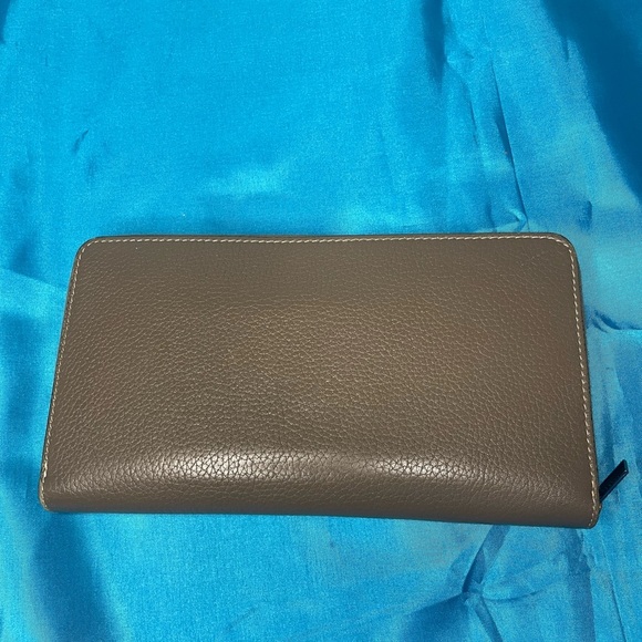 Celine Pebble Leather Wallet Yellow Interior Excel cond. Includes box & dust bag - Picture 3 of 15